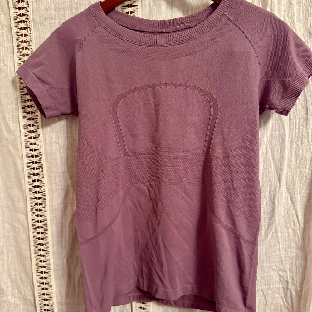 Lululemon Swiftly Tech Short-Sleeve Shirt Hip Length Purple Medium